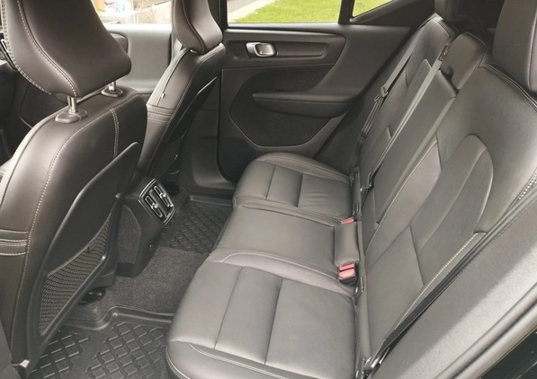 Volvo XC 40 cena 126000 przebieg: 34000, rok produkcji 2020 z Sandomierz małe 137